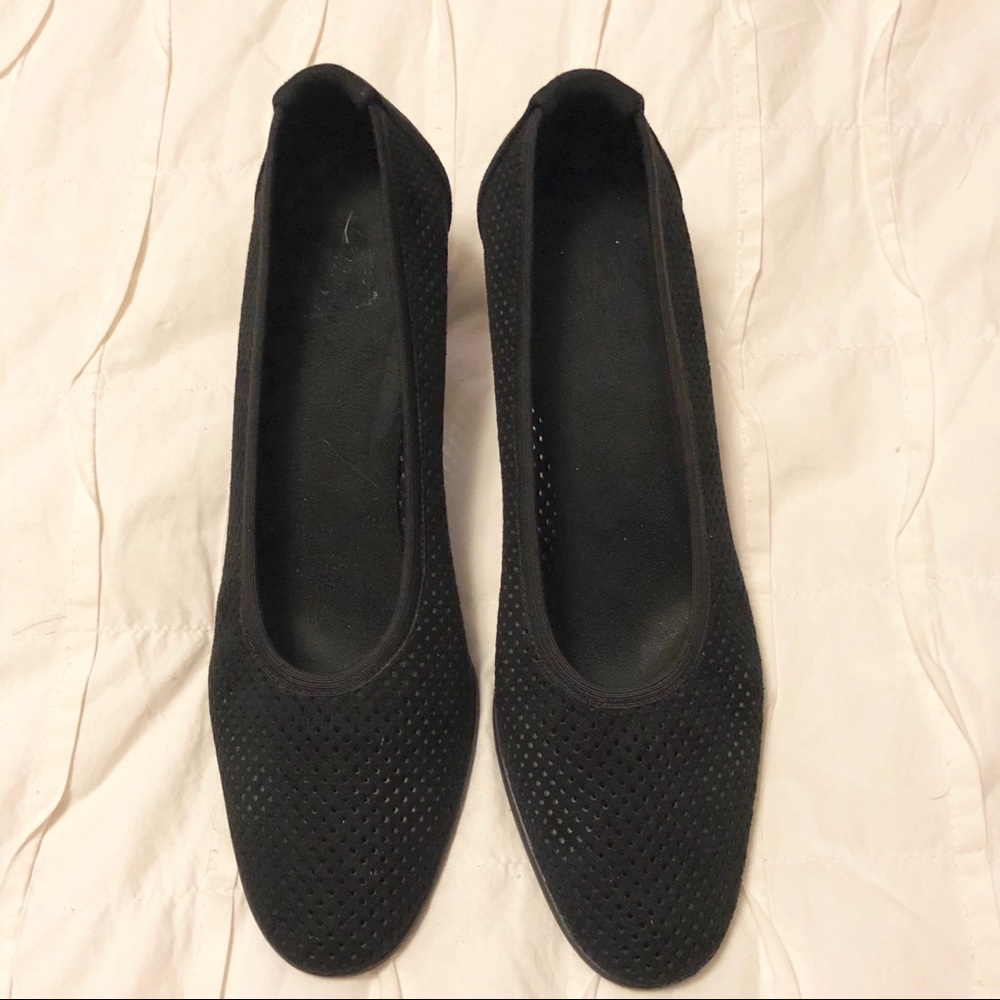 Stunning Stuart Weitzman Suede Shoes Size 8.5 - image 2